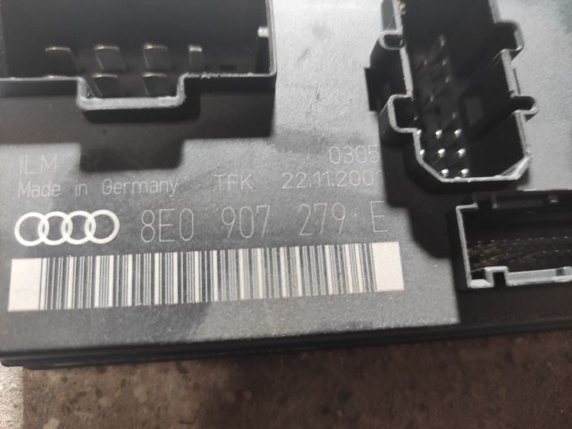 bontott AUDI A4 B7 Biztosítéktábla Motortér