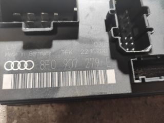 bontott AUDI A4 B7 Biztosítéktábla Motortér