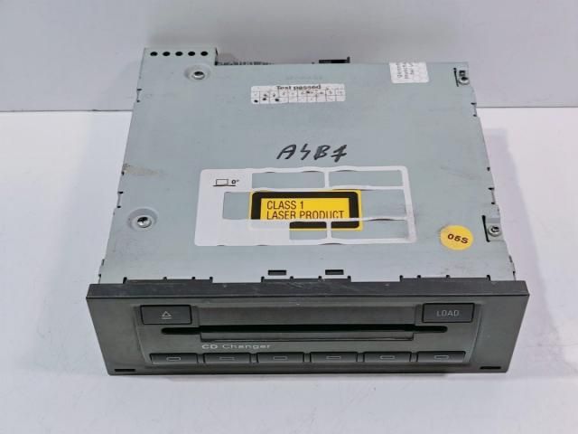 bontott AUDI A4 B7 CD / DVD Tár