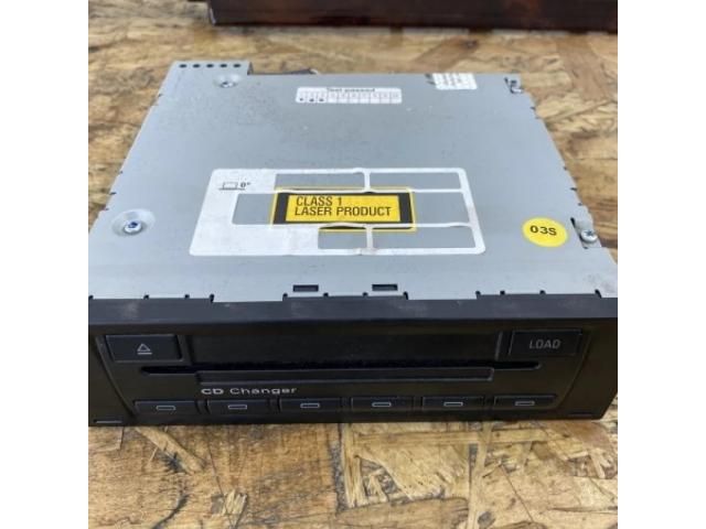 bontott AUDI A4 B7 CD / DVD Tár