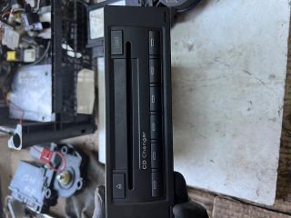 bontott AUDI A4 B7 CD / DVD Tár