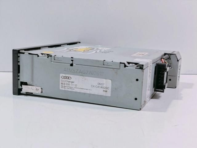 bontott AUDI A4 B7 CD / DVD Tár