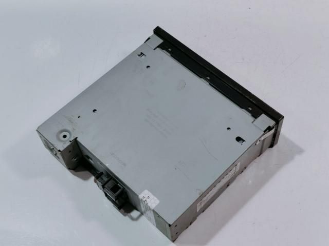 bontott AUDI A4 B7 CD / DVD Tár