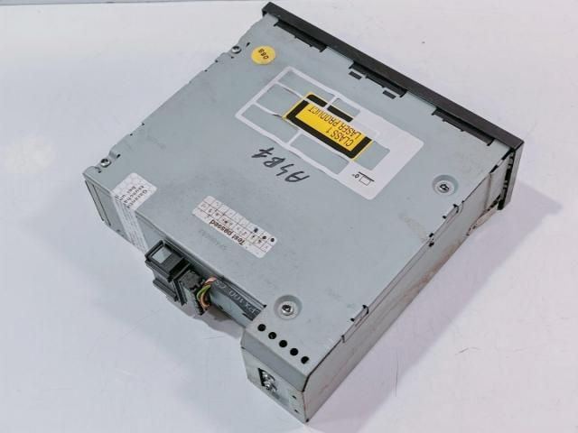 bontott AUDI A4 B7 CD / DVD Tár