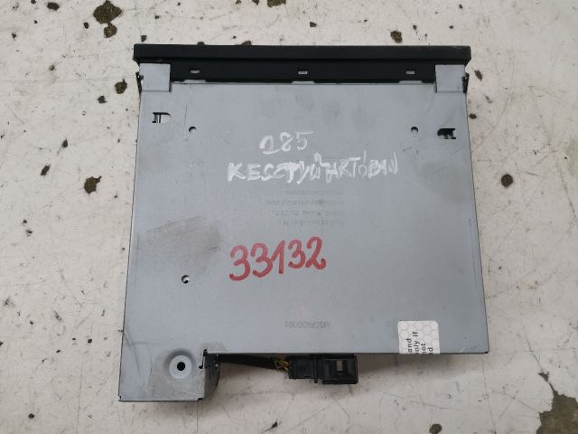 bontott AUDI A4 B7 CD / DVD Tár