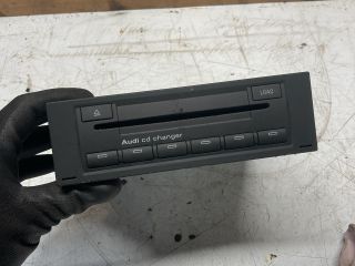 bontott AUDI A4 B7 CD / DVD Tár