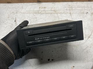 bontott AUDI A4 B7 CD / DVD Tár