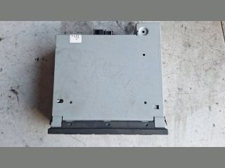 bontott AUDI A4 B7 CD / DVD Tár