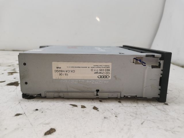 bontott AUDI A4 B7 CD / DVD Tár