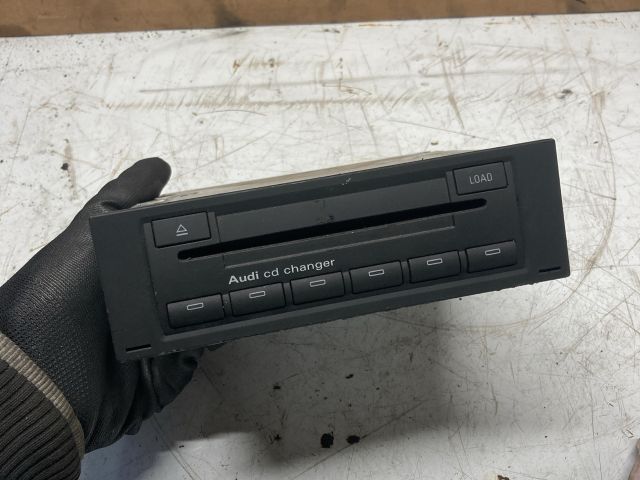 bontott AUDI A4 B7 CD / DVD Tár