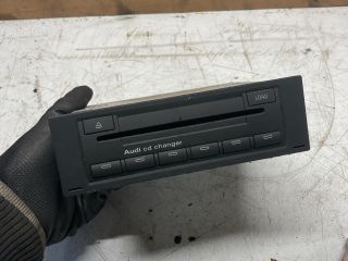 bontott AUDI A4 B7 CD / DVD Tár