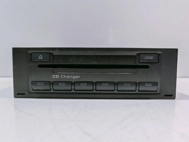bontott AUDI A4 B7 CD / DVD Tár
