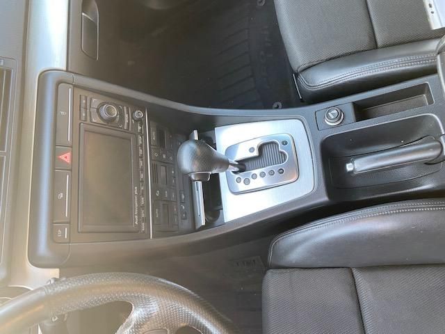 bontott AUDI A4 B7 CD / DVD Tár