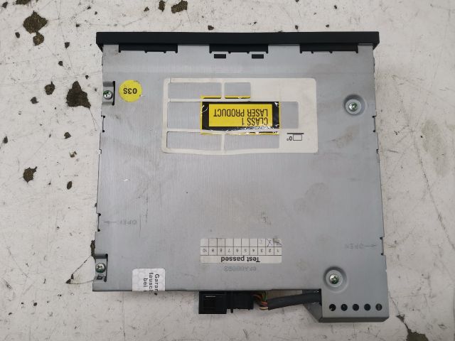 bontott AUDI A4 B7 CD / DVD Tár