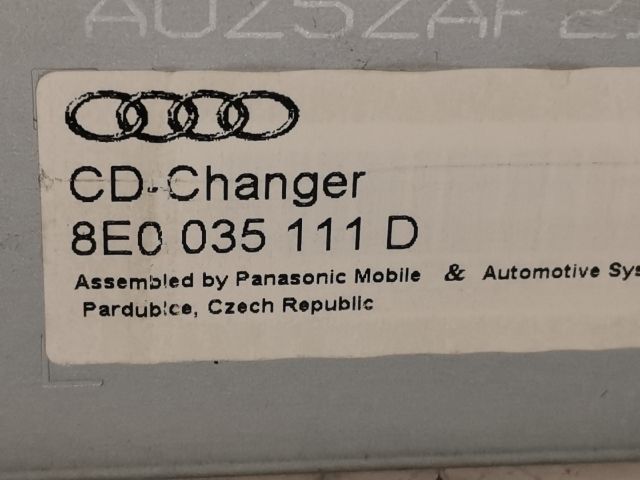 bontott AUDI A4 B7 CD / DVD Tár