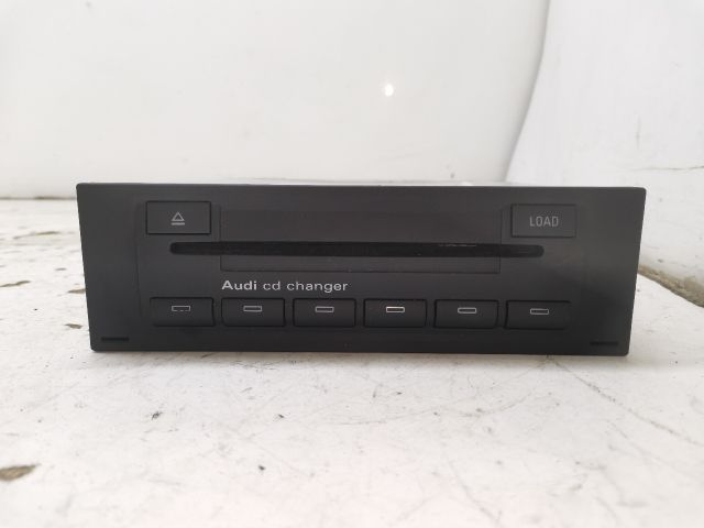 bontott AUDI A4 B7 CD / DVD Tár