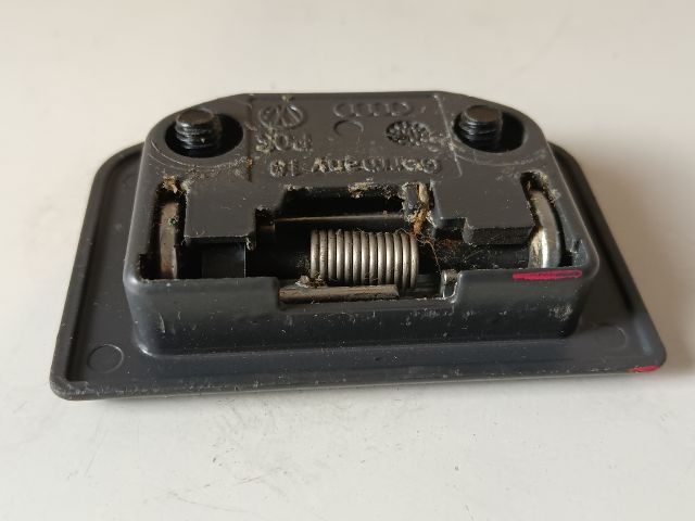 bontott AUDI A4 B7 Csomagrögzítő