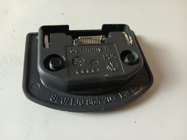 bontott AUDI A4 B7 Csomagrögzítő