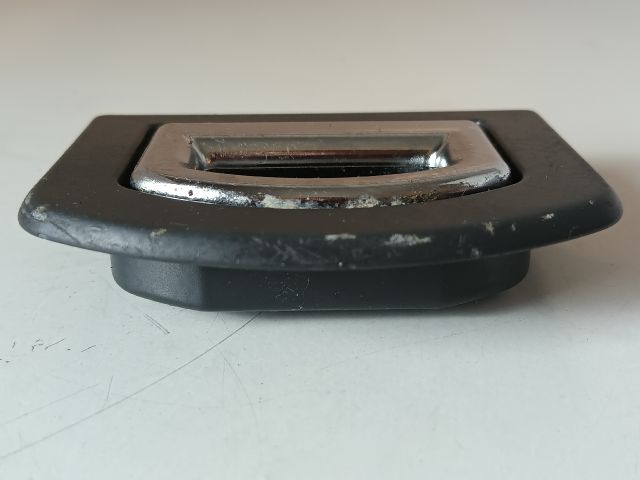 bontott AUDI A4 B7 Csomagrögzítő