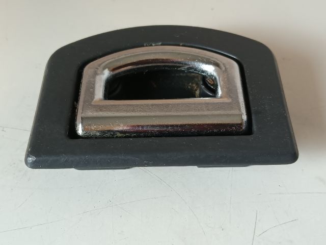 bontott AUDI A4 B7 Csomagrögzítő