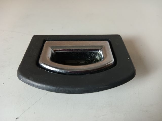 bontott AUDI A4 B7 Csomagrögzítő