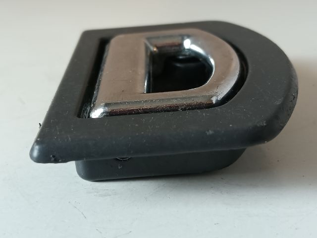 bontott AUDI A4 B7 Csomagrögzítő