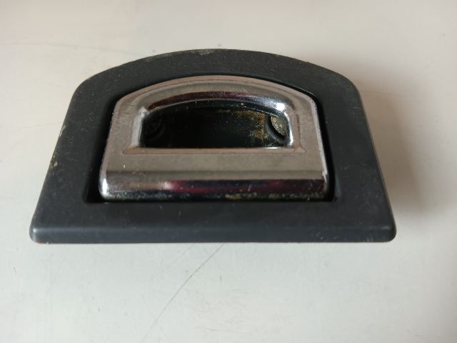 bontott AUDI A4 B7 Csomagrögzítő