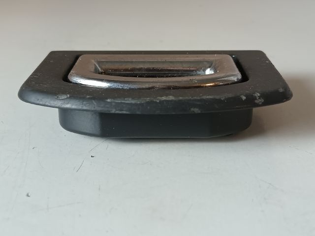 bontott AUDI A4 B7 Csomagrögzítő