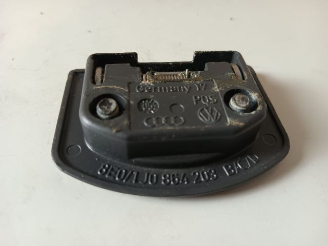 bontott AUDI A4 B7 Csomagrögzítő