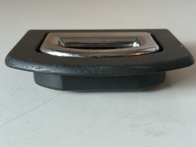 bontott AUDI A4 B7 Csomagrögzítő