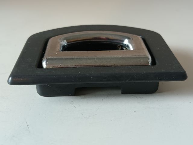 bontott AUDI A4 B7 Csomagrögzítő