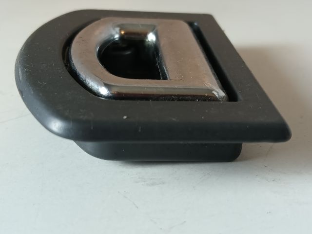 bontott AUDI A4 B7 Csomagrögzítő