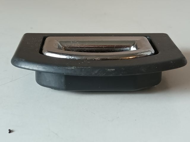 bontott AUDI A4 B7 Csomagrögzítő