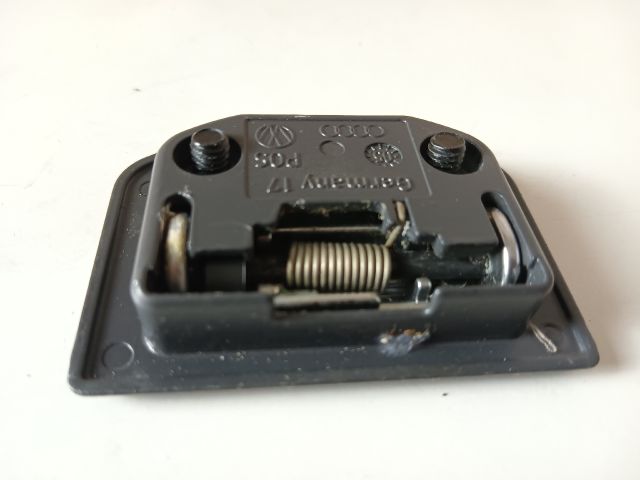 bontott AUDI A4 B7 Csomagrögzítő