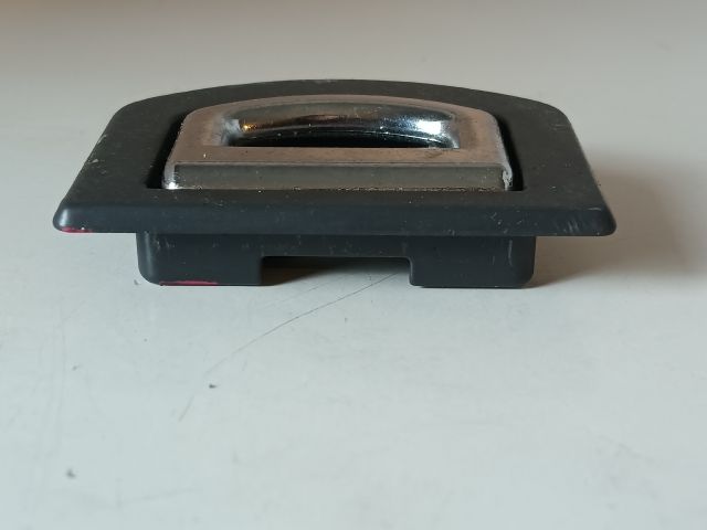 bontott AUDI A4 B7 Csomagrögzítő