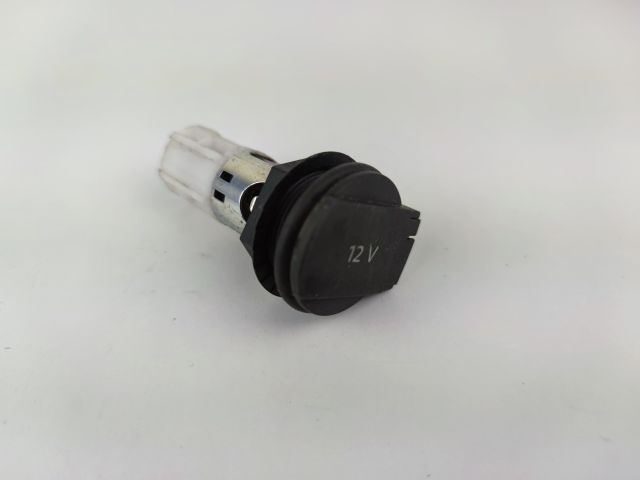 bontott AUDI A4 B7 Csomagtér Szivargyújtó Aljzat