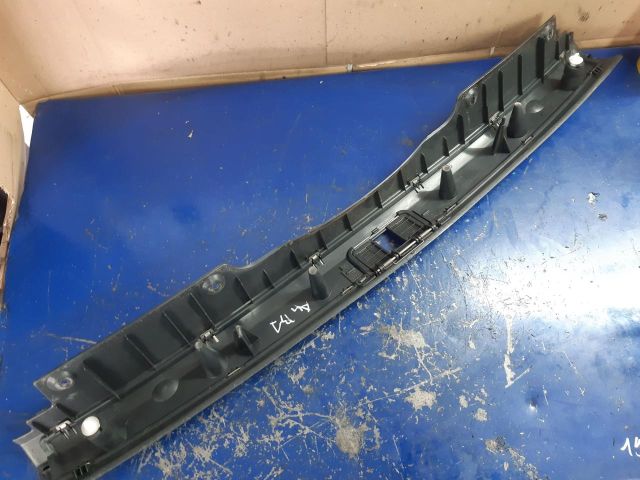 bontott AUDI A4 B7 Csomagtérajtó Burkolat Alsó