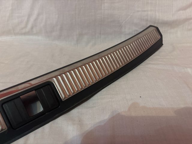 bontott AUDI A4 B7 Csomagtérajtó Burkolat Alsó