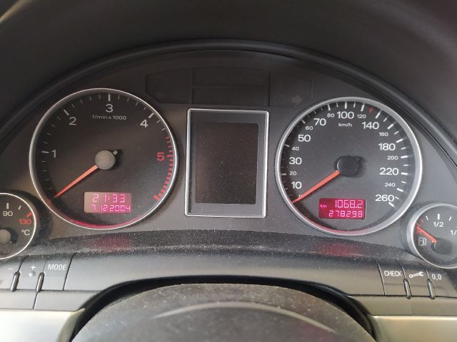 bontott AUDI A4 B7 Csomagtérajtó Burkolat Felső