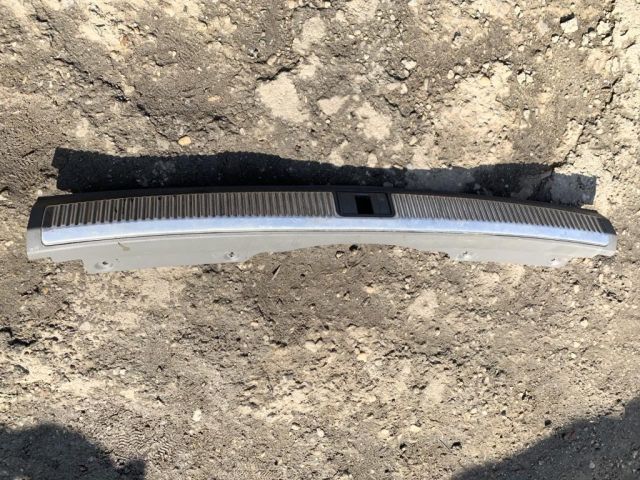 bontott AUDI A4 B7 Csomagtérajtó Díszléc