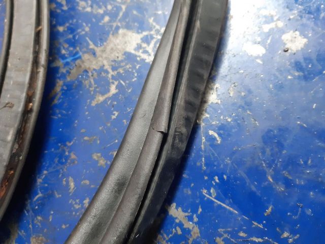 bontott AUDI A4 B7 Csomagtérajtó Gumikéder