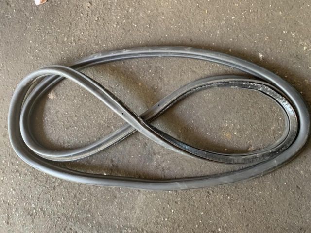 bontott AUDI A4 B7 Csomagtérajtó Gumikéder