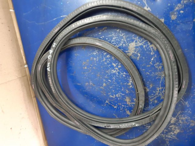 bontott AUDI A4 B7 Csomagtérajtó Gumikéder