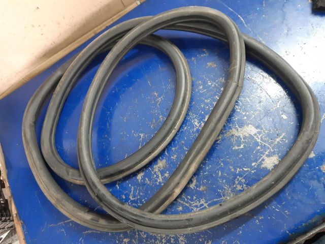 bontott AUDI A4 B7 Csomagtérajtó Gumikéder