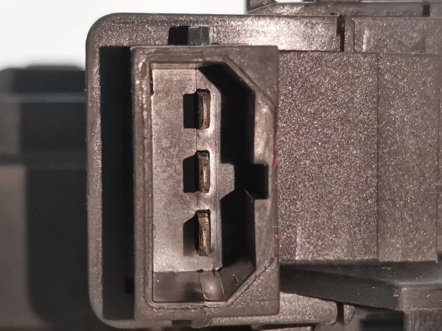 bontott AUDI A4 B7 Csomagtérajtó Zárszerkezet