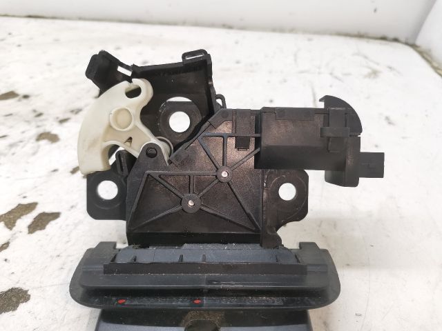 bontott AUDI A4 B7 Csomagtérajtó Zárszerkezet