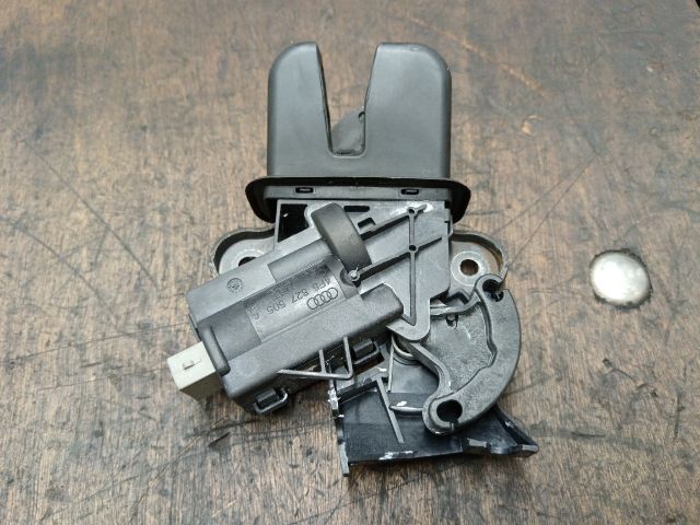 bontott AUDI A4 B7 Csomagtérajtó Zárszerkezet
