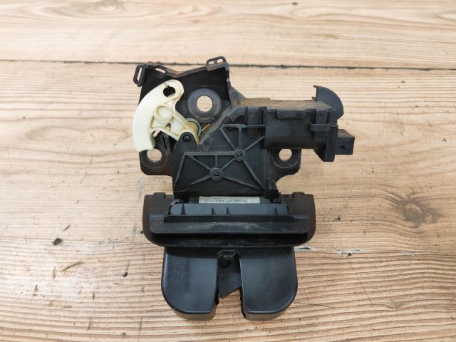 bontott AUDI A4 B7 Csomagtérajtó Zárszerkezet