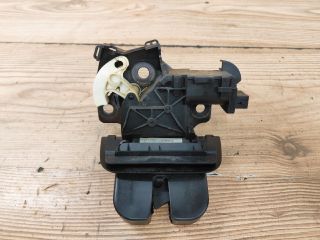 bontott AUDI A4 B7 Csomagtérajtó Zárszerkezet