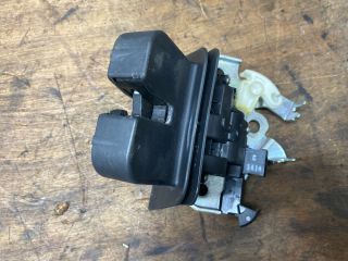 bontott AUDI A4 B7 Csomagtérajtó Zárszerkezet